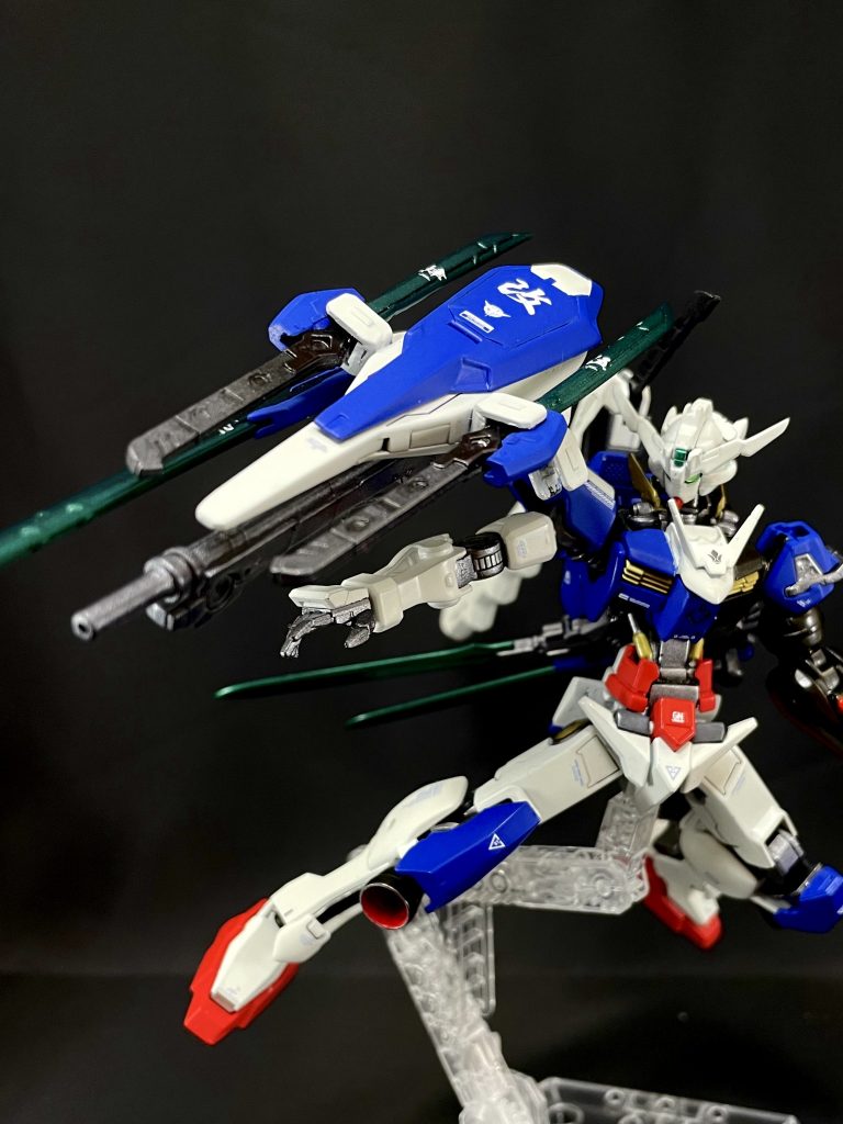 シールドランチャーシールドに組み込まれているヱクシアの数少ない遠距離装備。クアンタのシールドそのままでは少し短い感じがしたので、ボリュームアップも兼ねて付け足してみました。