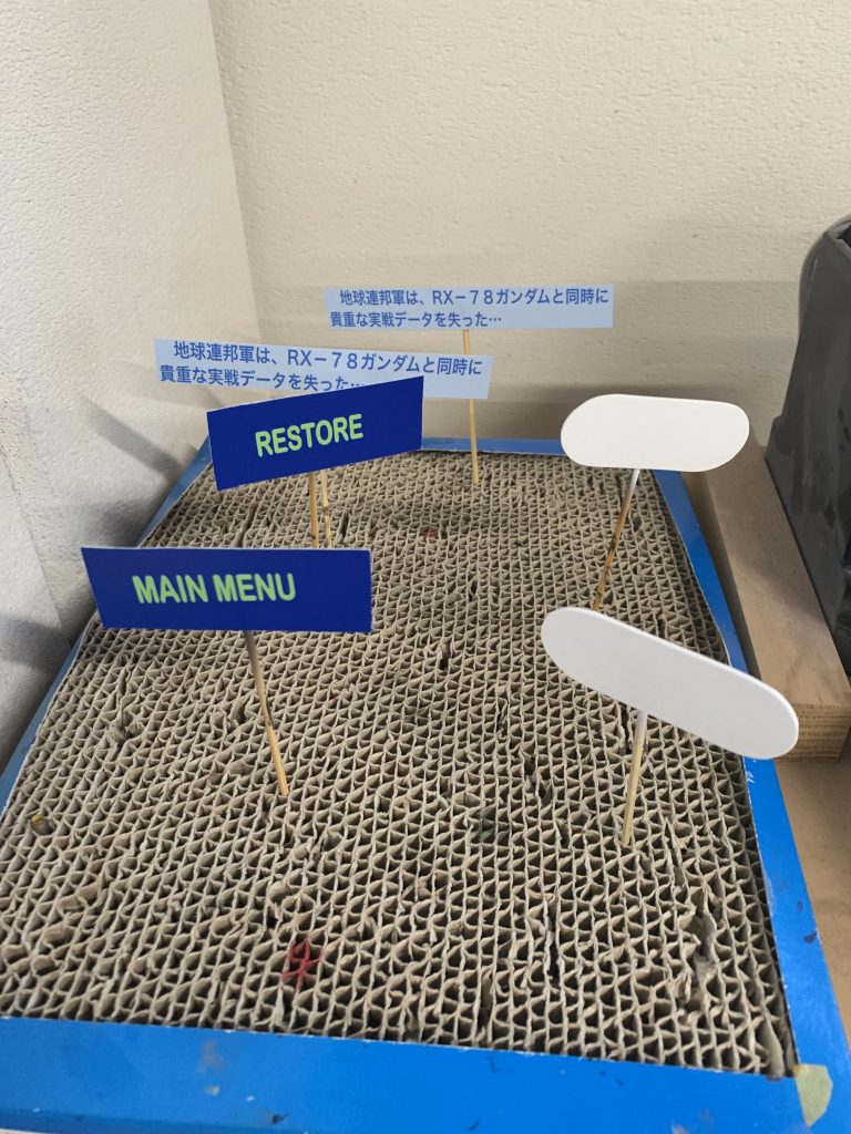 ゲーム画面の表示再現用にデカールを印刷して自作しました。印刷面の保護のため、トップコートを吹こうとしてる場面なのですが…これだけ見るといったい何を作ってるんだ…?ってなりそうな写真(´・ω・`)デモ活動用のプラカードみたい🪧