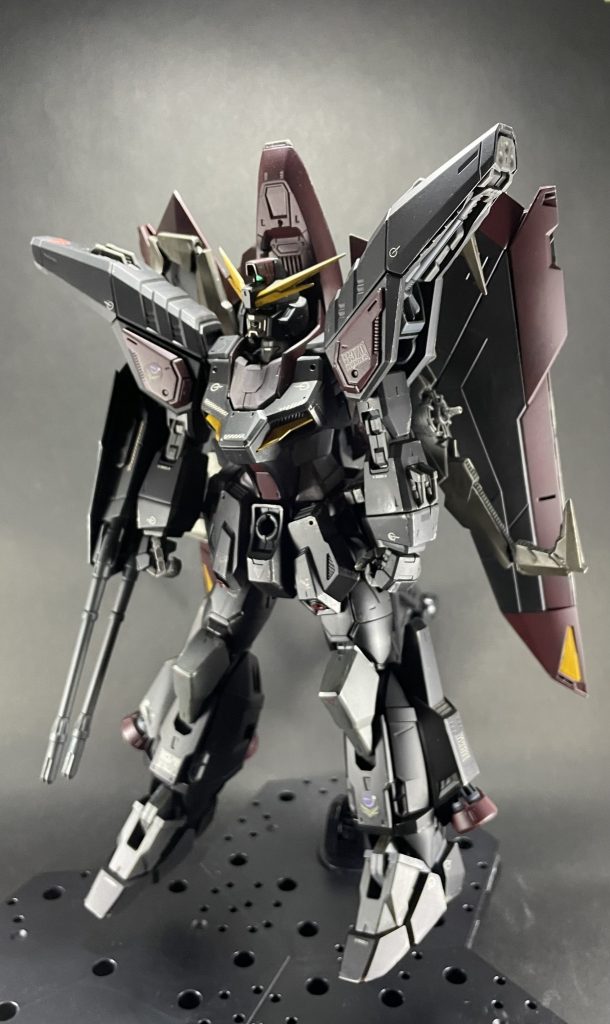 元々の赤色をワインレッドにしたりと、渋めのカラーリングにしました😆