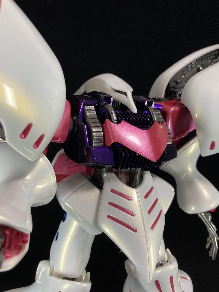 白のパーツはEXホワイト→パールシルバー→クリアーホワイト→トップコート。ピンクは発色しにくかったので、成形色にGXメタルピーチを直で塗ってからのクリアーピンク。