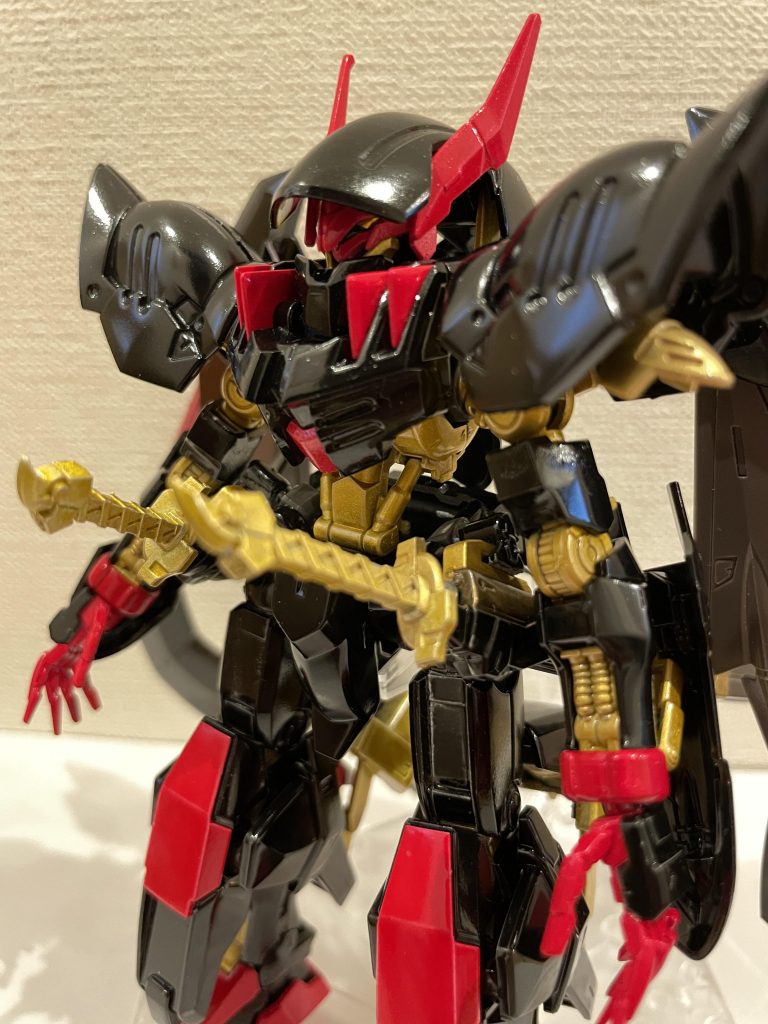 色はゴールドフレーム天ミナをイメージして塗装しました。初めての塗装だったのでダメな部分も所々目立ちますが…。