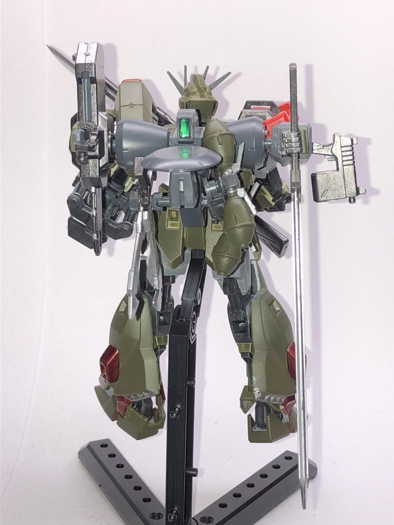 バックパックに全武装マウントできます