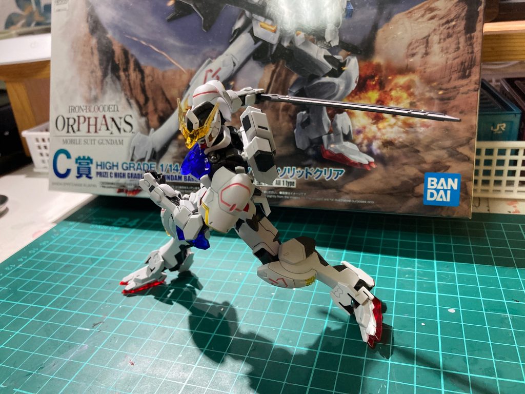 アバンストラッシュ!!チョコの人直伝の必殺技。可動域に優れた近年のガンプラはこういう遊びも楽しいです。