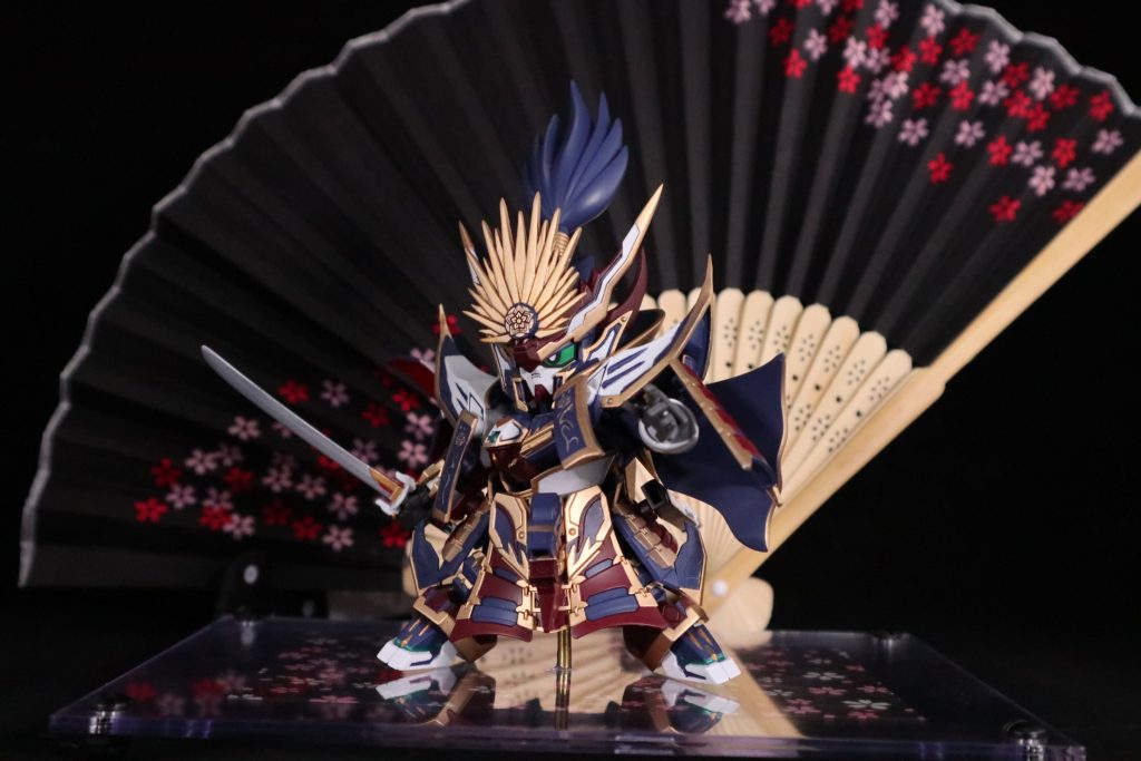 久しぶりに展示台も作ってます。ダイソーのフォトフレームにちよがみ挟んだだけのもの。扇子も置いてるだけ。ホントは屏風みたいなの探してたんですけどまぁないよね。信長さんは最終的に意外といい主君じゃないかと思うんですけど、パワー系じゃなくて華やかさを演出してみました。制作。