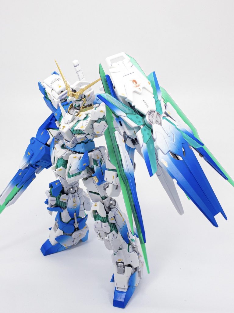 展開時にシールドとファンネルのグラデがいい感じに繋がって見えるのは全くの偶然です笑