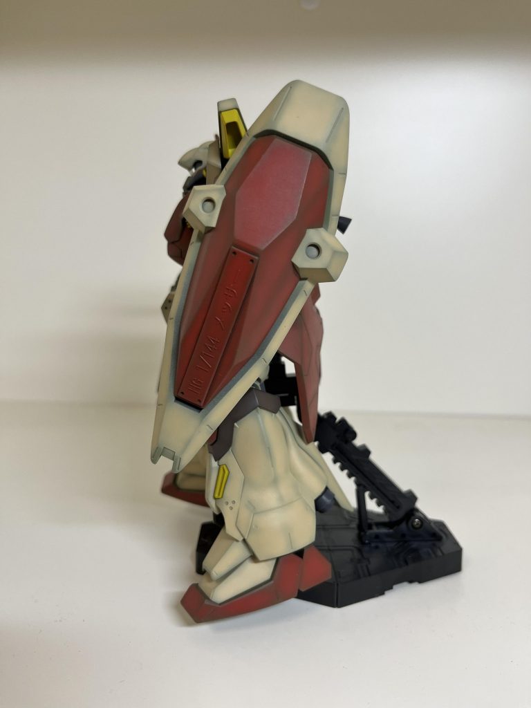 シールドが寂しかったのでランナーのタグを貼り付けたのですが、、やめときゃよかった