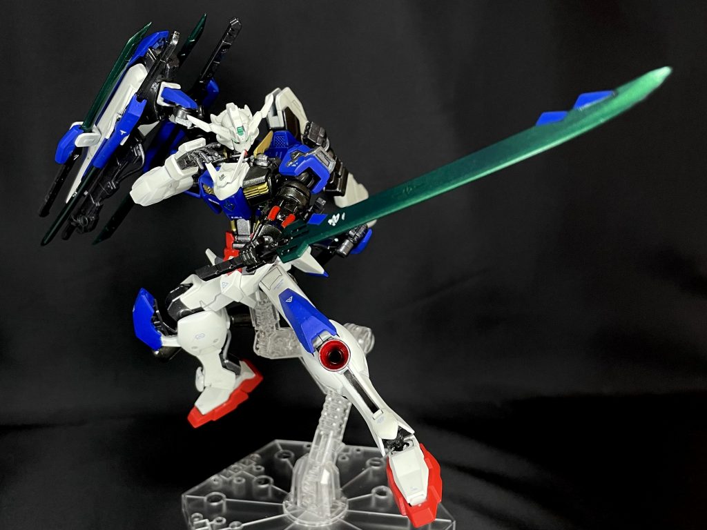 武装大太刀ヱクシアのメイン武装。背面の鞘と合体させバスターメイスとして使用可能。マルコシアスの武装をそのまま製作。