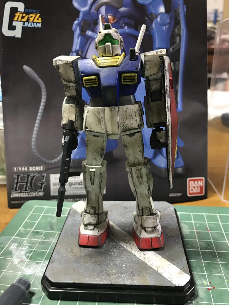 焼鉄色でエッジをスポンジポンポンのスタイルでウェザリング。ケースの底はアスファルト感を出すためにウェザリングマスターを。