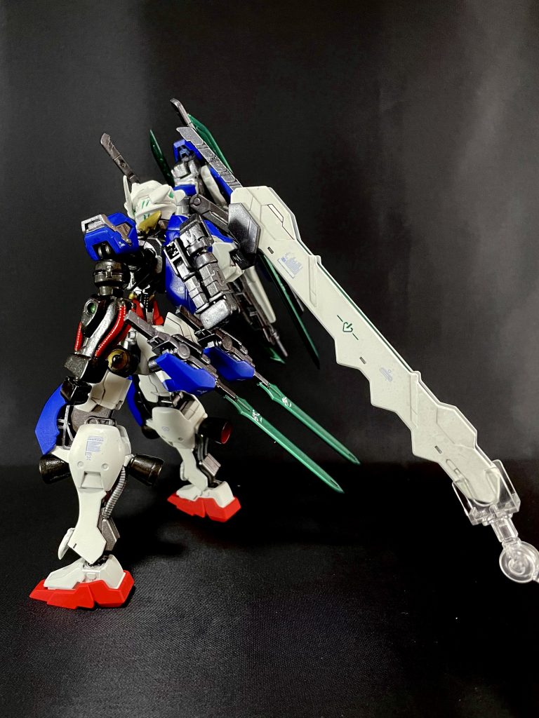 バックショットセブンソード、フレーム剥き出しの左腕の他、サブアームなど好きなオリジナル要素を付け加えています。