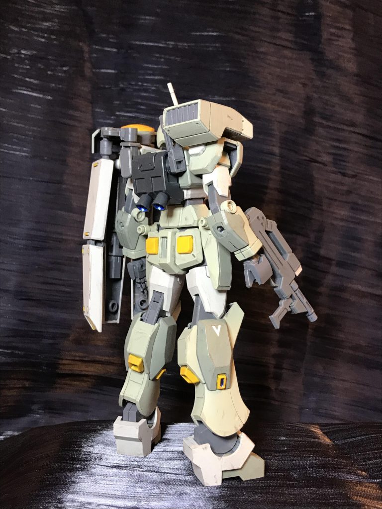 腰はとくにヘリウムコントロールコアの削除とかせず、一年戦争時代のガンダム系MSと考えてそのままに。