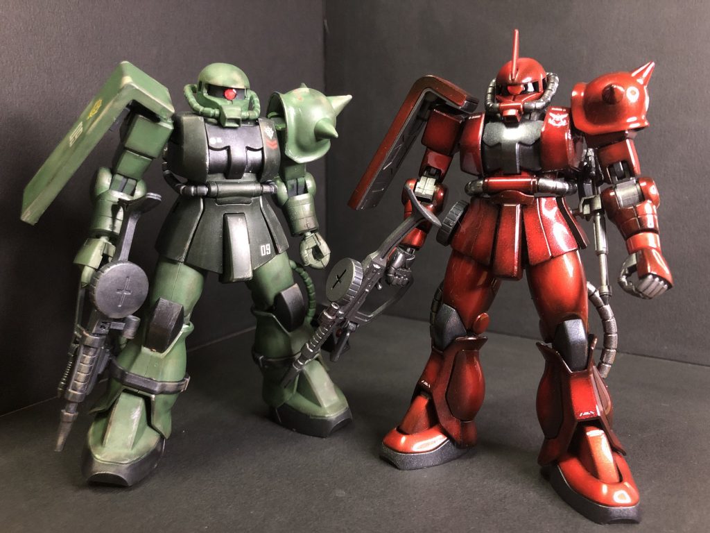 筆塗りのリニューアルじゃない方のザク2と。ご覧いただきありがとうございました。 