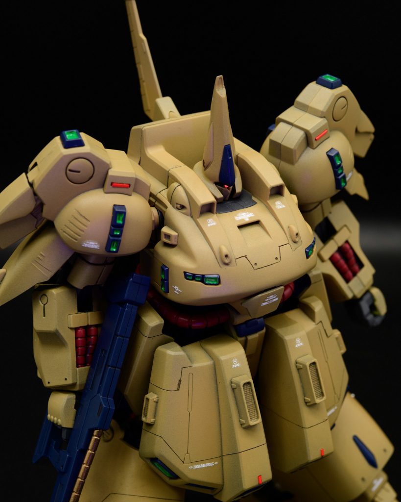 モノアイはキットのままで蛍光ピンクで塗りました。最後までご覧頂きありがとうございました。