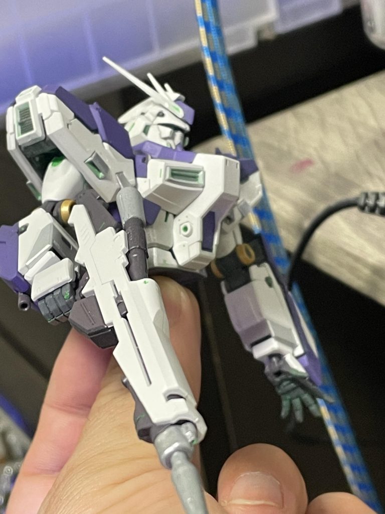 内部フレームから光るイメージで塗ってます