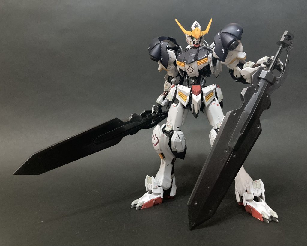 武装に「ヴァルキュリアバスターソード」２振り。柄後ろのハンマーを排除し、ソード部だけを使用して二刀流にしました。やっぱりしっくりくるなぁ（満面の笑み）