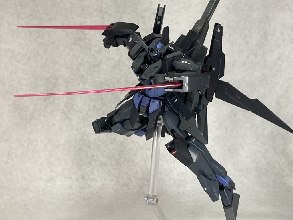 脚部にはAGE-3を使い腕部トライエイジマグナムを使いサーベルを発振できるようになってます