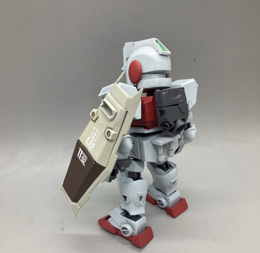 特徴的なバックパックは3Dモデリングで、盾はSD CS横浜ガンダムの盾をプラ板工作で形状変更しました。