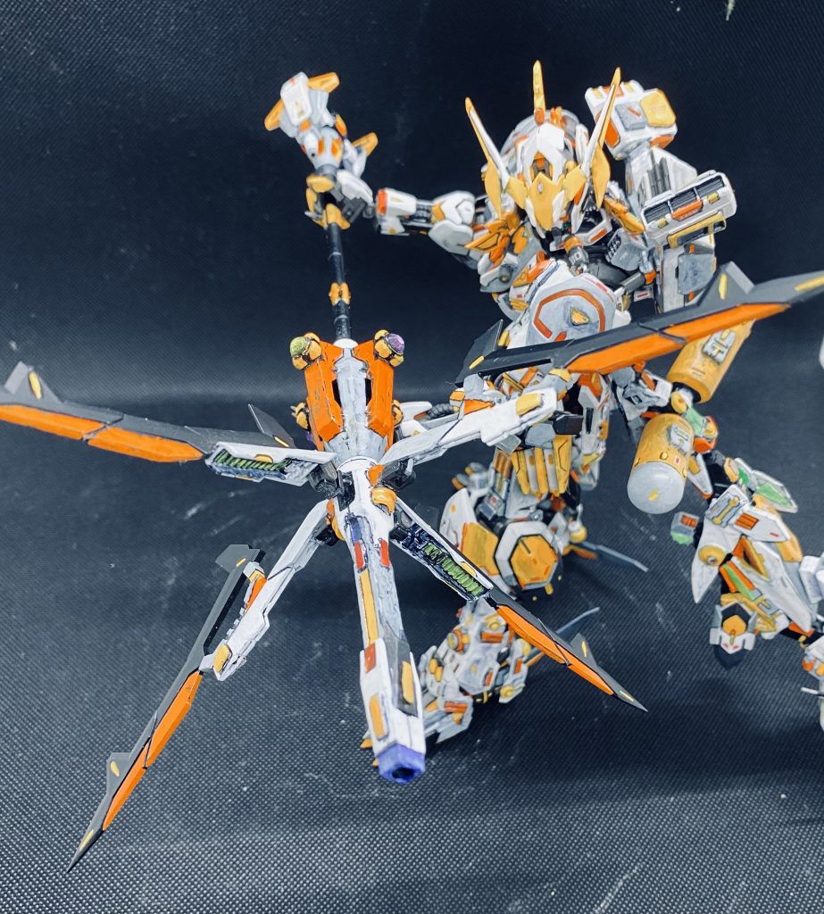 メイスの先端部は開放することで、Horizon世界に登場する「鉄の花」のごとく有機物を破壊する凶悪な効果を発揮します。