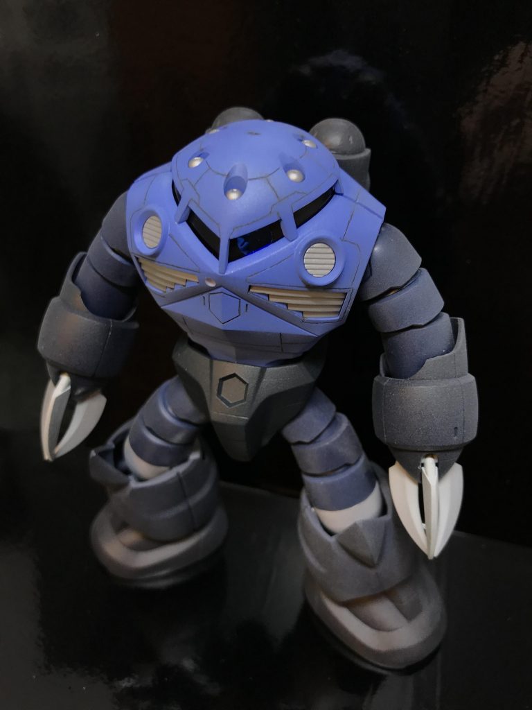 デカール貼付前ですデカール貼るの、ホント楽しいですよね〜。完成が近づくワクワク感と、塗装とは別に、気軽に細かいデザイン追加が手軽にできてしまうこの手法は、必然で最善。