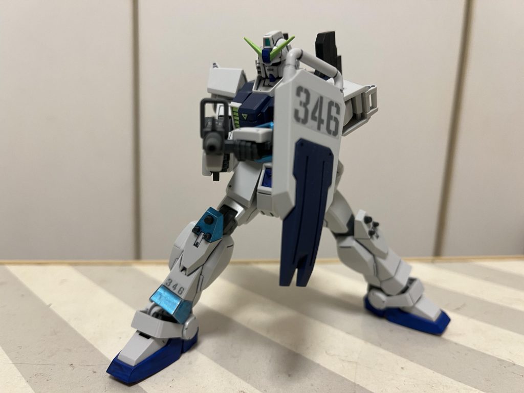 マシンガン両手持ち。