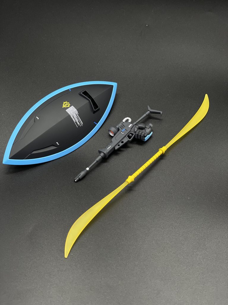 シールドのブルーはMGゲルググ ユーマ機に従ってボディのブルーより濃いめにしています。