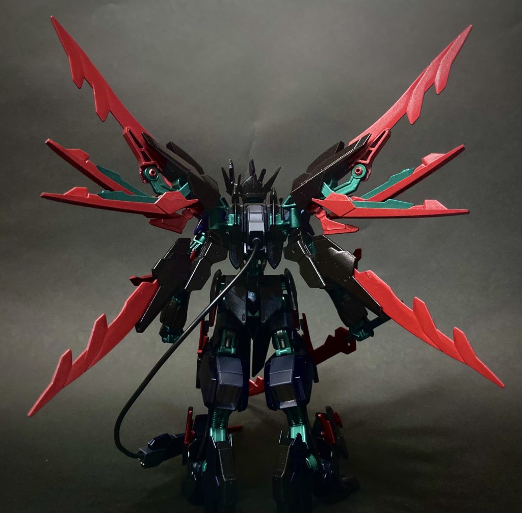 グレイシャーのバックパックを合わせているので禍々しいですね。羽というよりも棘と表現した方が良さそう。少なくともあまり飛べなそう。