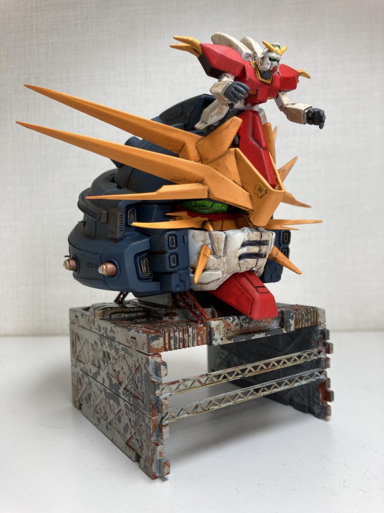 各種のジャンクパーツを貼り付けています。