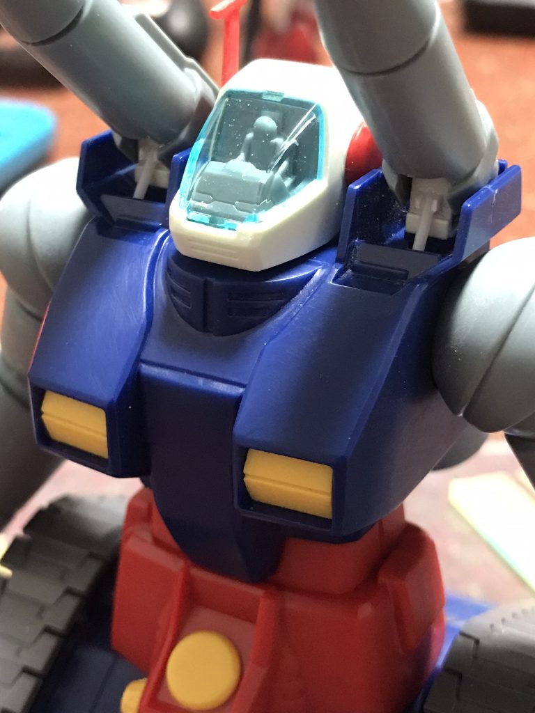 ってな訳で今回は、プラ板でポリキャップ隠しのカバーを製作。更になんちゃってシリンダーも装着し、らしさUP…辻褄が合わない感も有るけど、一切気にしないw