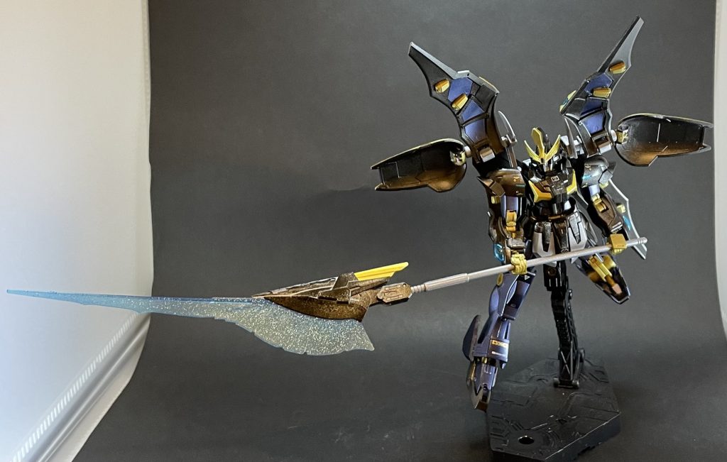 普段あまり使わないガンダムマーカーを使おうと考え、堕天した悪役っぽいカラーリングにしてみました!