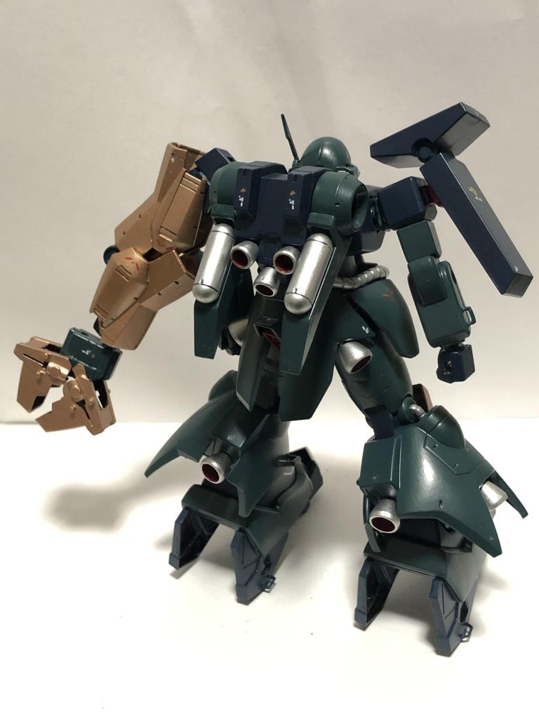 各所に人間用のホールドグリップが増設されており、一説には子供の何人かも同行したとか