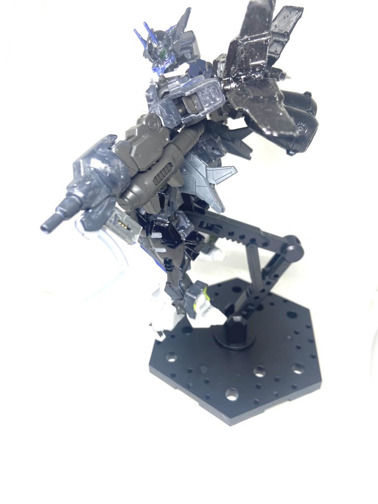 ライフル 左腕に取り付けられたライフル希少金属を使った弾丸を発射するため迎撃などでも使える、gサイフォスのパーツにマガジンのパーツを取り付けそれらしくしてみました。