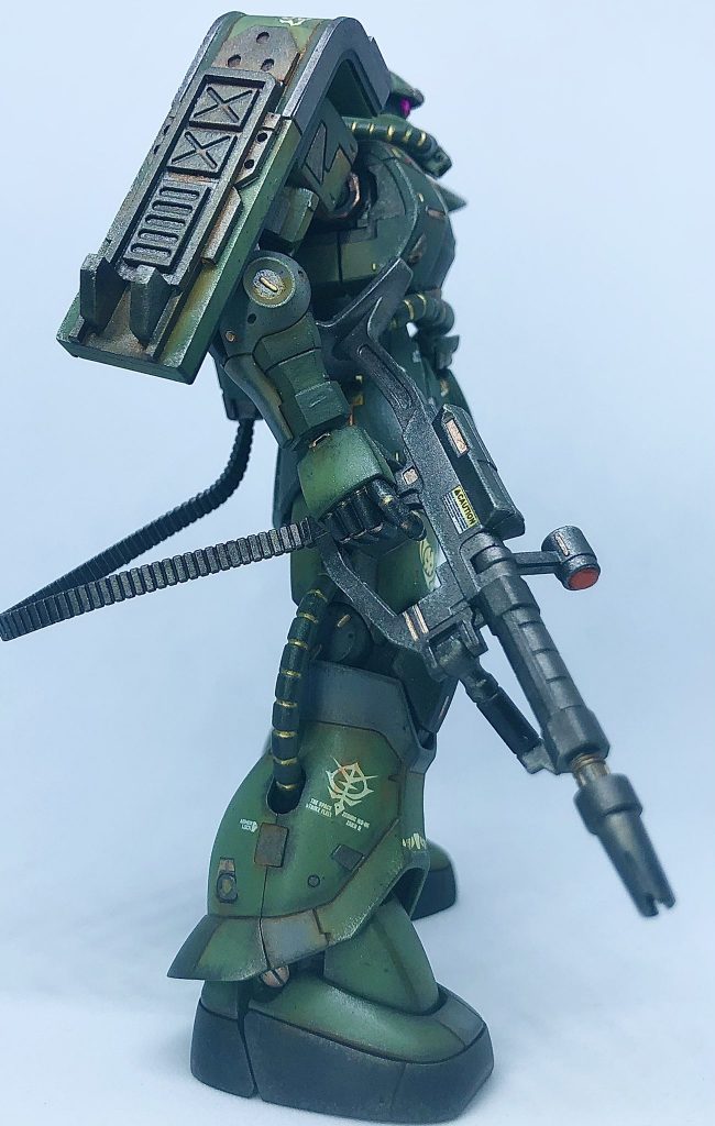 肩シールドはプラ板とHQ四角装甲パーツで追加装甲っぽく、ロゴデカールは気持ち右に多めに貼りました