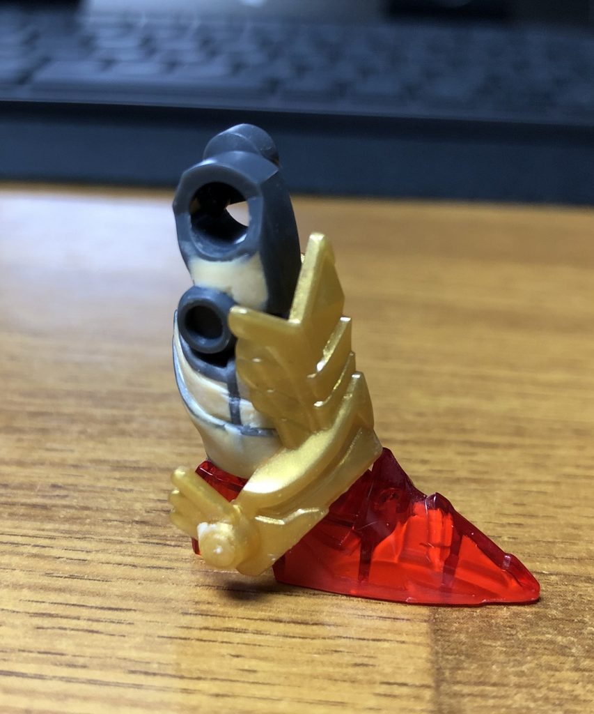 加工らしい加工は足と腕と平手の肉抜き埋め、一部先端の安全のために付いてる出っ張り(あの部位ってなんて名前ですの…？)の削りくらいですわ。足裏の穴もエポパテで埋めたらトップヘビーが緩和された気がしますわ(多分気のせい)