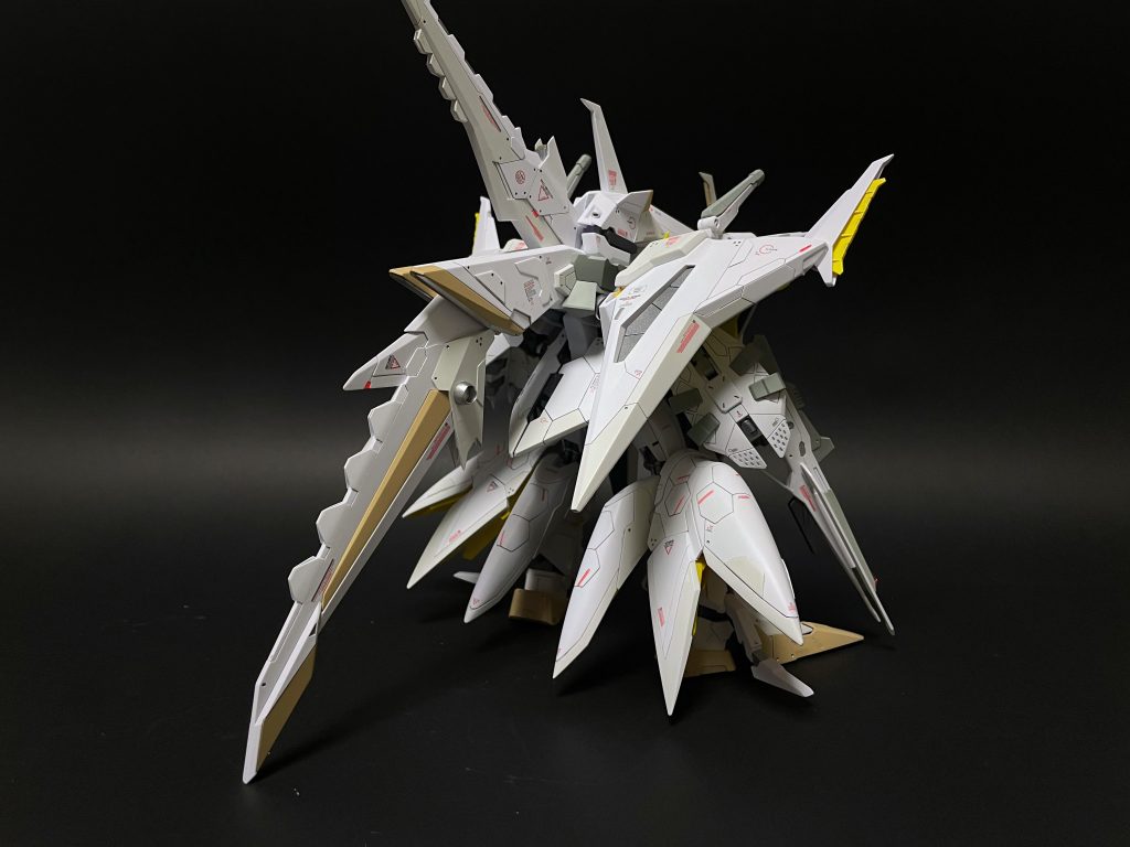 背面です。基本工作とスジボリ・プラ板追加、ディテールアップパーツ取付などを目立つ箇所を中心に手を入れてます。色々いじったつもりなのですがキットが大きくてあまり目立ってない気がする😇大きい面積のパーツが多かったですが、どこからみても情報量が多くなることを意識しました。