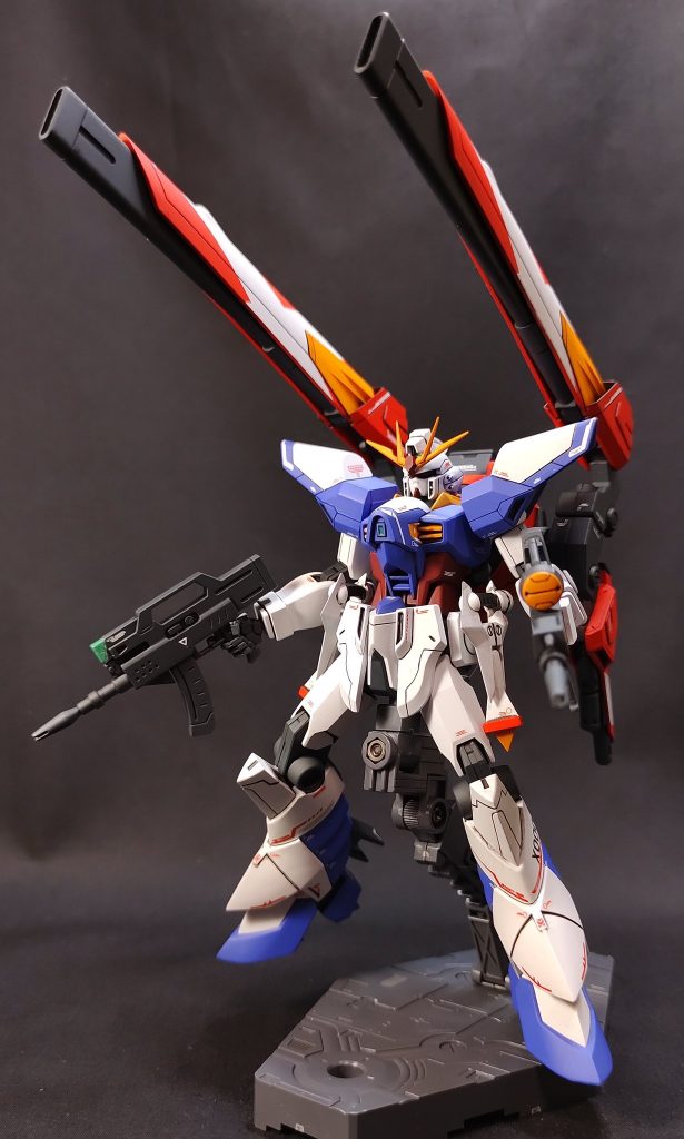 バスターモードバレルは普段ネオジムで勝手に伸びないようになってますが、伸びた時は内側にストッパーがついていてこれ以上伸びなくなってますが、勝手に縮みますw本来イータユニットは回転する事で左右入れ替えてバスターモードになるのですが、強度と塗装ハゲを考慮して差し替えにしました当初は回転できるように設計したのですが、クリアランス調整がうまく行かなかったり、勝手に回りそうだったのでオミットしてます