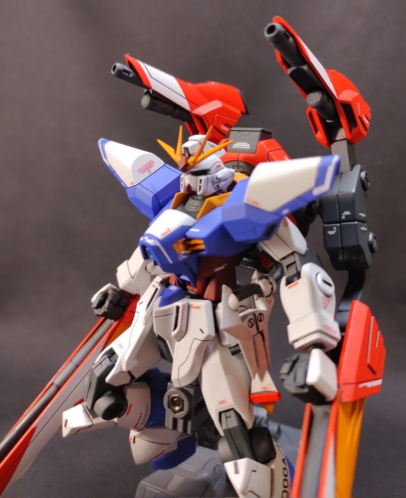 イーゲルシュテルンⅡのグレネードはネオジムを使用して1個づつ取り外しが出来ますイータユニット上下のスラスターもネオジムで多少スイングしますがあんまり意味ないかもwリュミエールハンディも手持ちできるように設計しましたが、動力パイプをメタルパーツで作ったせいで金額的に辛くて長いケーブル作れなかったので写真ありません()腕装備時のダボの向きが違う物、先端のコーンの展開時の物、シールド展開時のアームを90度曲げた物も設計しましたし、黄色いコーンも取り外せるのですが、ケーブルのコストがアレなので今回は塗りませんでしたw