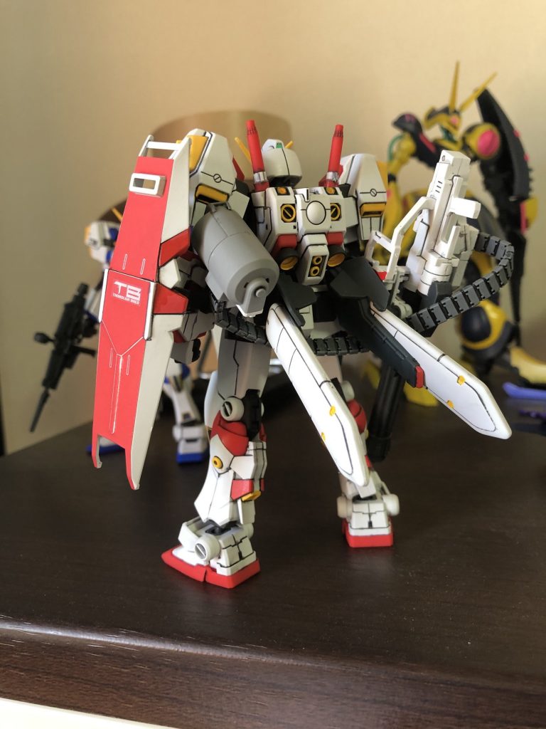 5号機はガトリングガンあたりに少々塗分けが不安な部分あり。 ・・・というわけで、少々ヘンテコリンなガンダム系を作ってみました。6号機と7号機も製作途中なので、出来れば4~7号機、さらに言えば0番機(ロールアウトカラー版)~3号機まで、と全系列を揃えたいです。 では、股にて。