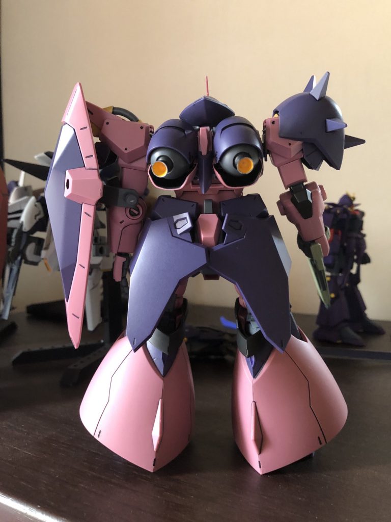 バックショット。フロント側に比べてややのぺっとしたリアスタイル。