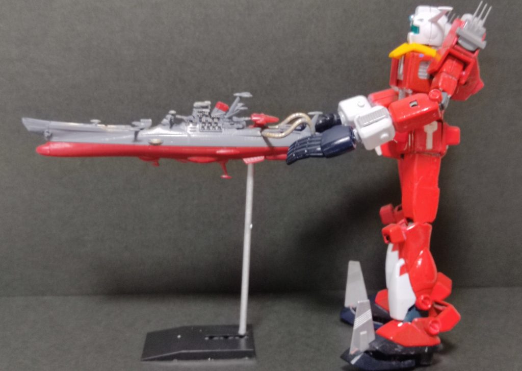 肩には1/700大和の副砲を使用。手は余っていた旧1/144ジオングです。