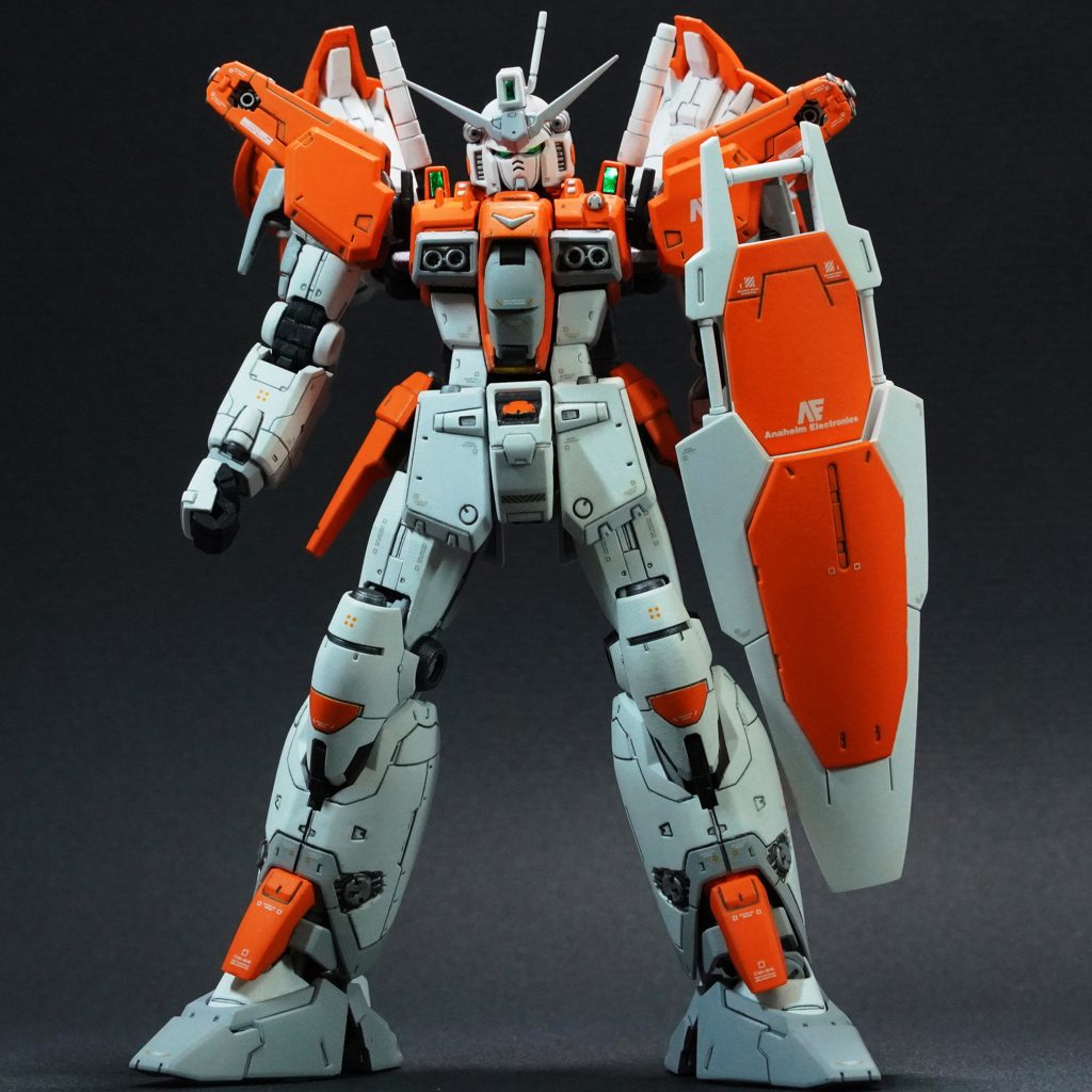 ΖプラスA1型試作機（アムロ・レイ テスト飛行機）からヒントを得てのカラーリングになります。　