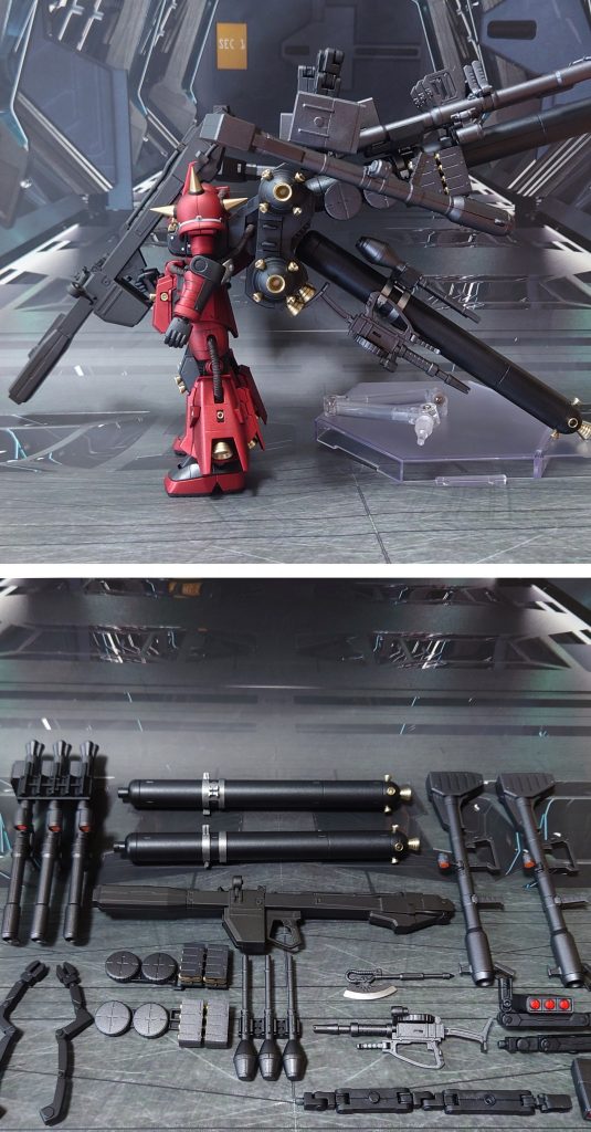 フル装備状態の横からと、装備一式。センサー類は市販のレンズ型パーツでディテールアップ。