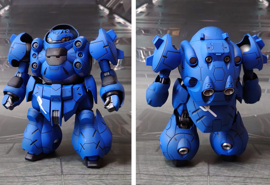 ガンダムグシオンの前後ろ。手首は設定(ガンダムフレーム標準)を無視して、ビルドハンズ(丸)のLサイズを使用。頭部アンテナ(?)尖らせ、足裏の肉抜き穴埋め、胸部400mm火砲の砲口を開口処理。