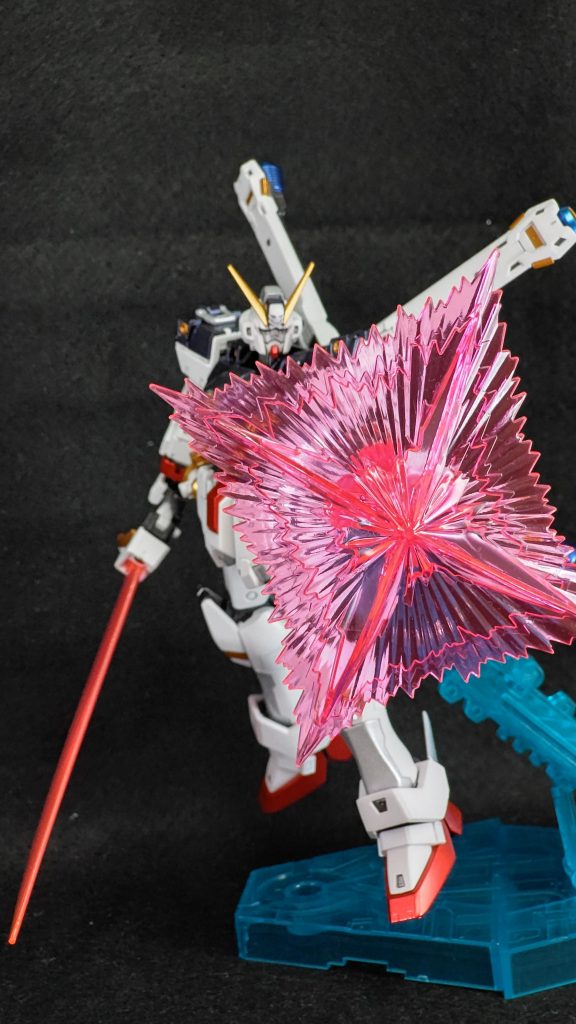 RGはシールドもカッコいいですね。ビーム・ザンバーエフェクトは行方不明になったのでhgucのものです。