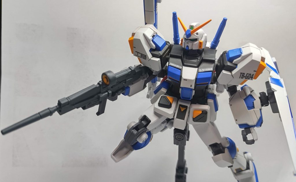 ガンダム5号機も買ったのですが、マスキングがめんどくさくてためらってしまいます。4号機・5号機の両方を飾りたいのですが・・