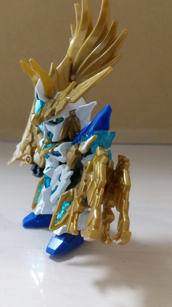 横。このシリーズはクリアパーツが多くカッコいい。