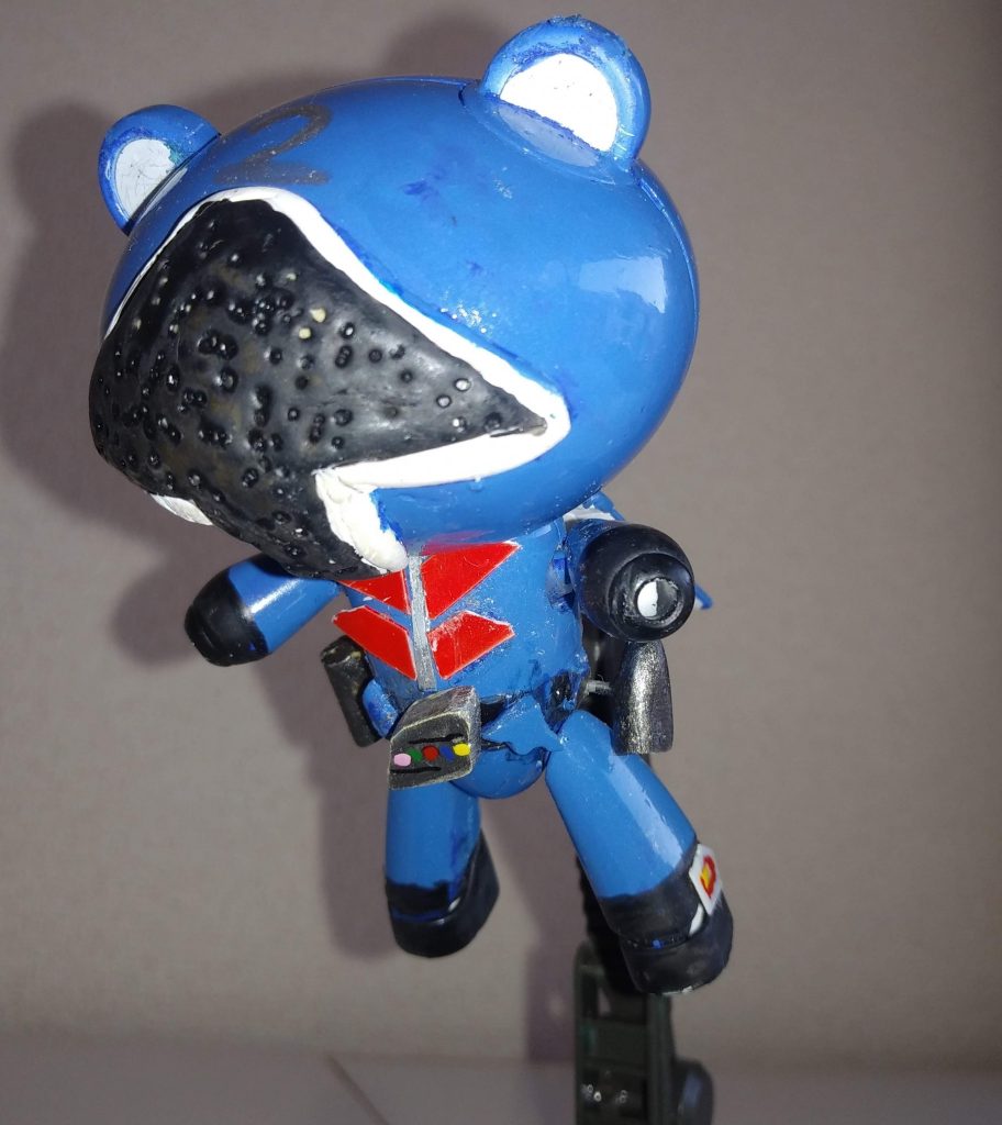 飛行用アイテム「バーディー」プチ本体腰部分に、穴を空け、針金を通して、パテ(≧▽≦)アクションベースで、飛行シーンを再現しました。