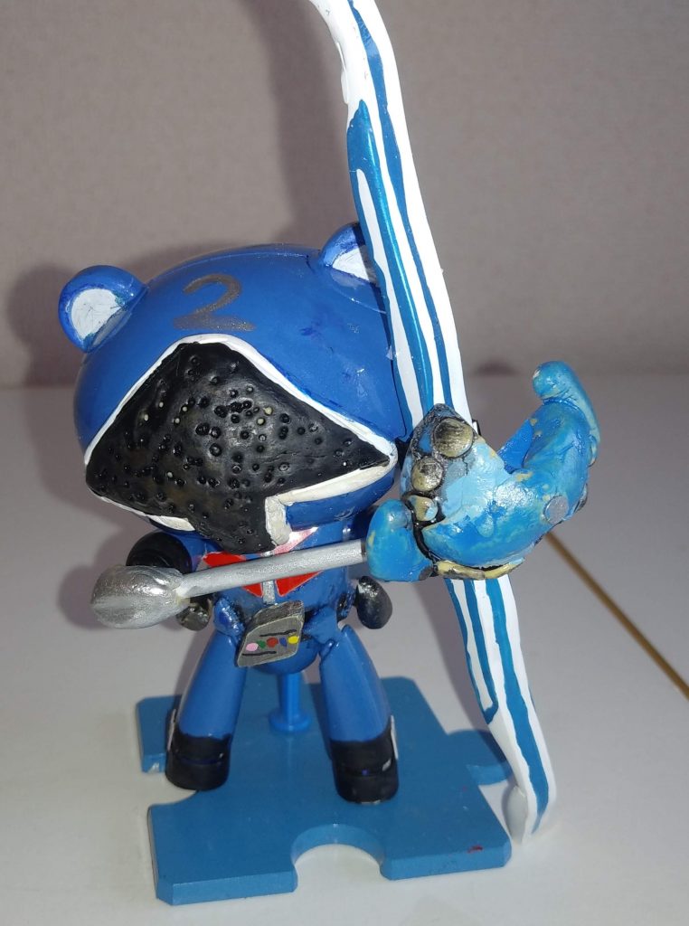 武器。「ウルトラブルーチェリー」ブルーチェリー本体は、某歯間ブラシ４つを上下２つづつ重ねて、パテで隙間を埋めました。弓は、ランナーとエポキシパテ。正面の盾？は、プチ付属の、ベアッガイとの接続パーツ。