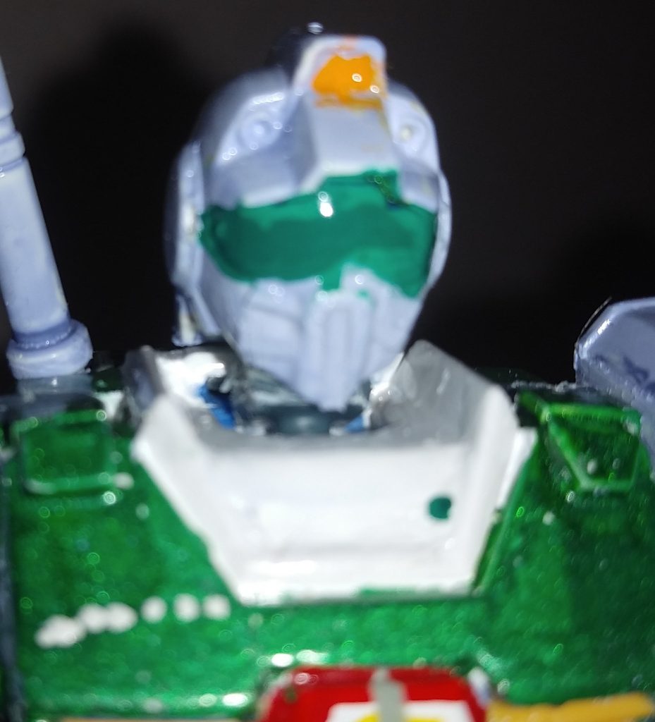 頭。ＧＭ/ＧＭを使用。頭頂部左右を削ったり、口元にプラ板貼ったり。