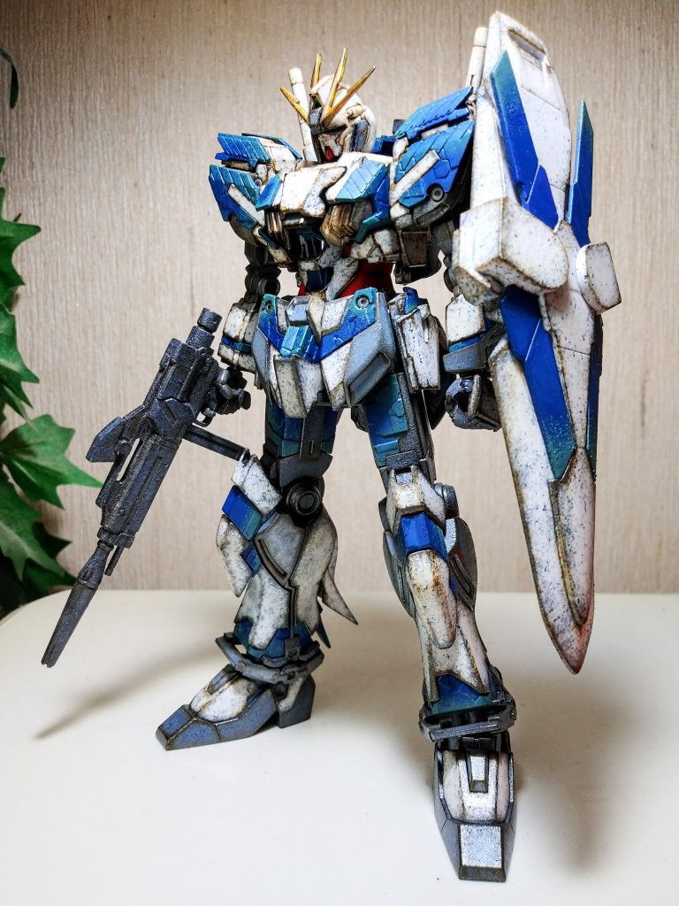 最後は明るい照明での基本の全体像。光の力って凄いですね。青が眩しい。最後まで観ていただき、ありがとうございました。