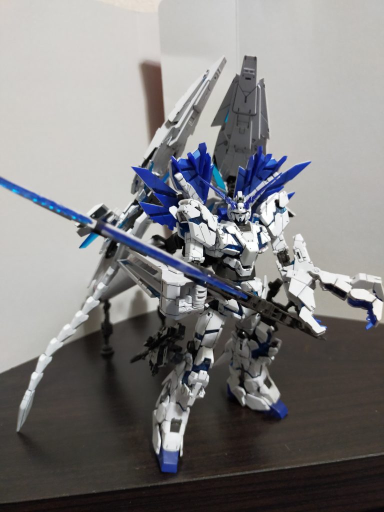 ハイパービームジャベリンを持たせてポージング