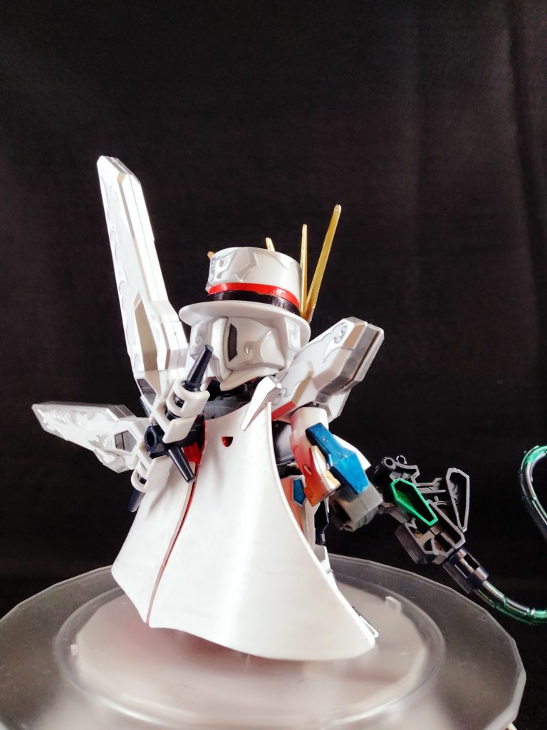 背面。マーカーの白はかなり重ね塗りしないと下地透けまくりです。腕部やサイドアーマーのブルーは、GXならココはブルーでしょ!という勝手なこだわりです(笑)